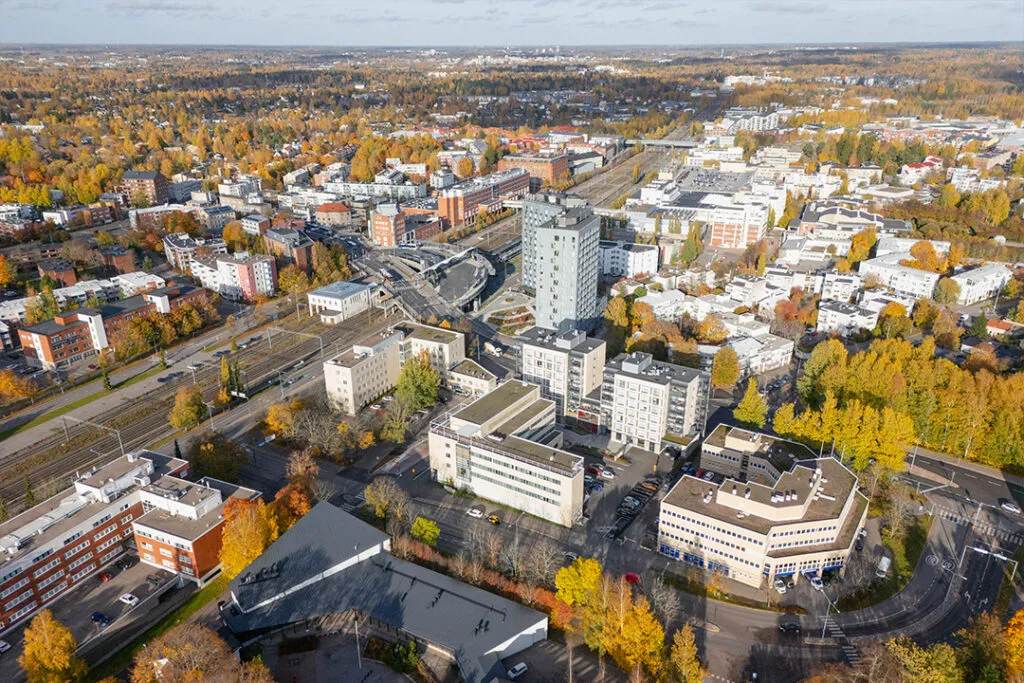 dronekuvaus-malminautokoulu-1